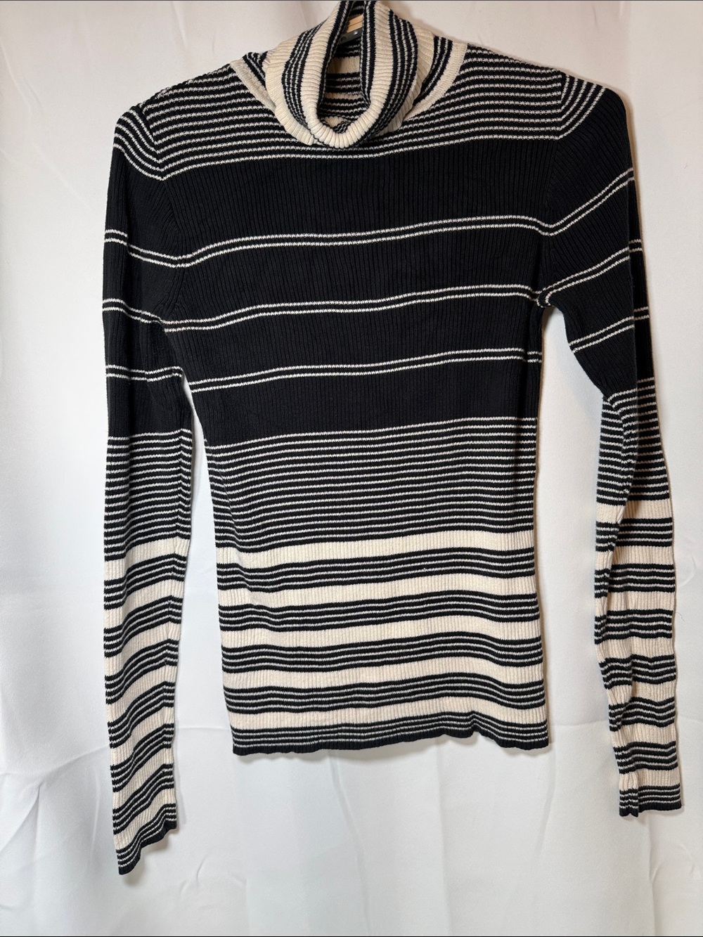 GAP Black and White 100% cotton Striped Long Sleeve Turtleneck size: L